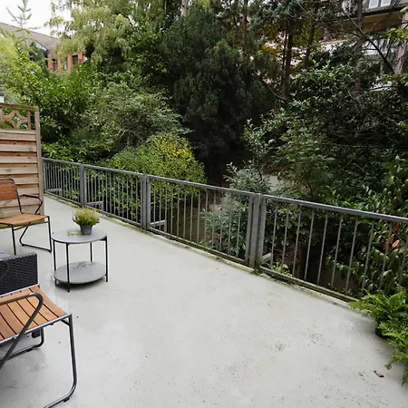 Central Apartment With Terrace Duisburg Exterior foto