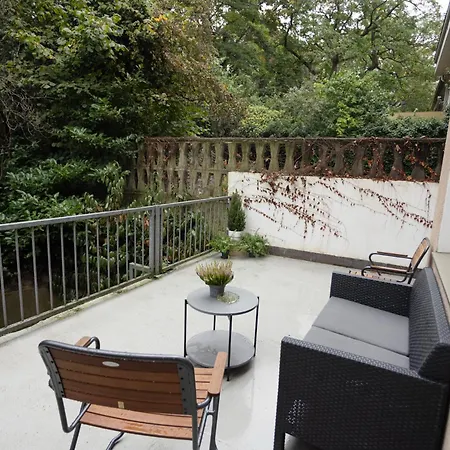 Central Apartment With Terrace Duisburg Exterior foto